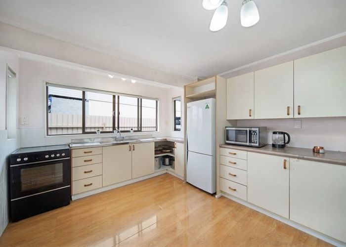  at 24 Wickman Way, Mangere East, Auckland