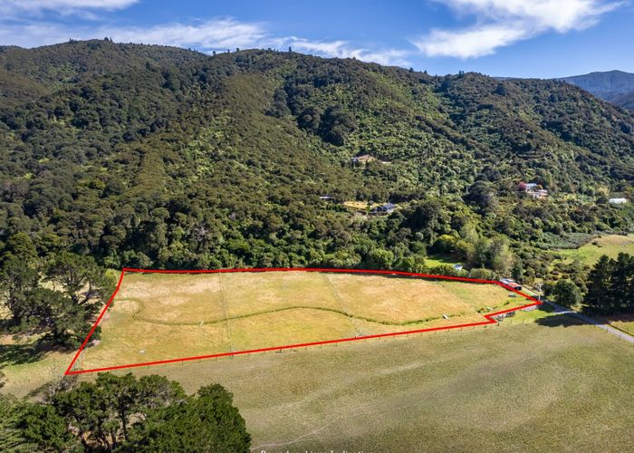  at 82 Western Lake Road, Western Lake, Featherston