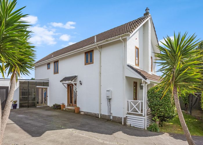  at 28 Observatory Close, Whitby, Porirua