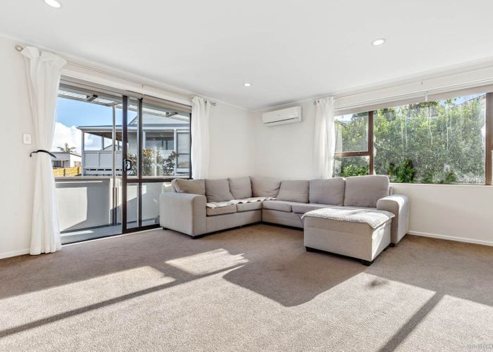  at 15 Kayle Glen, West Harbour, Waitakere City, Auckland