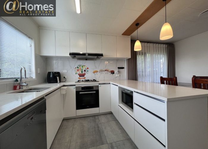  at 15 Meadowood Drive, Unsworth Heights, North Shore City, Auckland