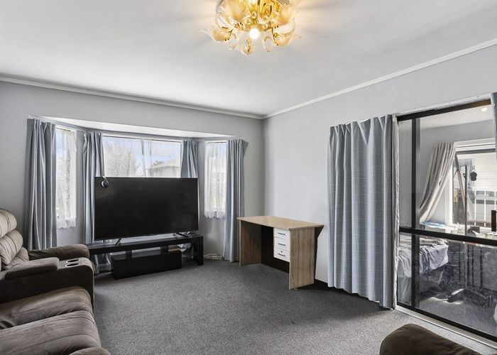  at 127 Maplesden Drive, Clendon Park, Auckland
