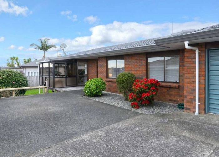  at 2/118 Astley Avenue, New Lynn, Auckland