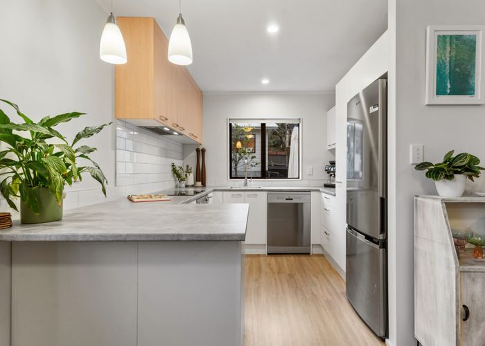  at 2/19 Greenvalley Rise, Glenfield, North Shore City, Auckland