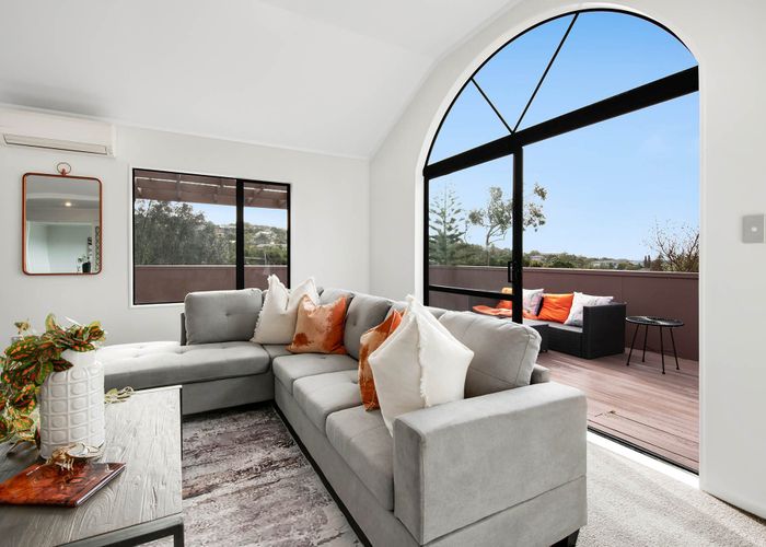  at 2/13 Greenridge Court, Glenfield, Auckland
