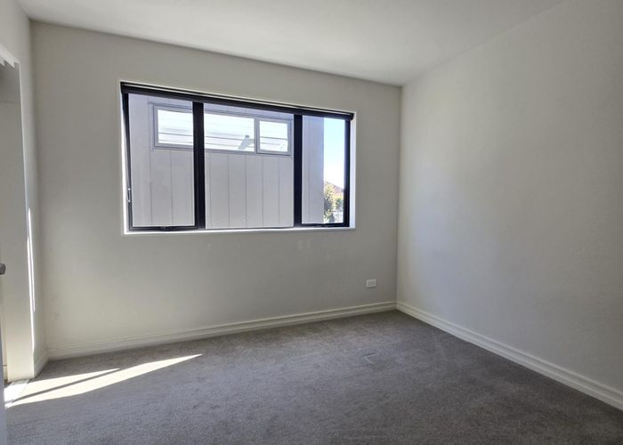 at 2/6 Hepburn Rd, Glendene, Waitakere City, Auckland