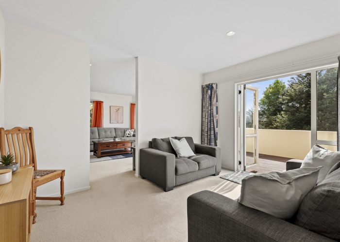  at 8 Greenleaf Way, Northcross, Auckland