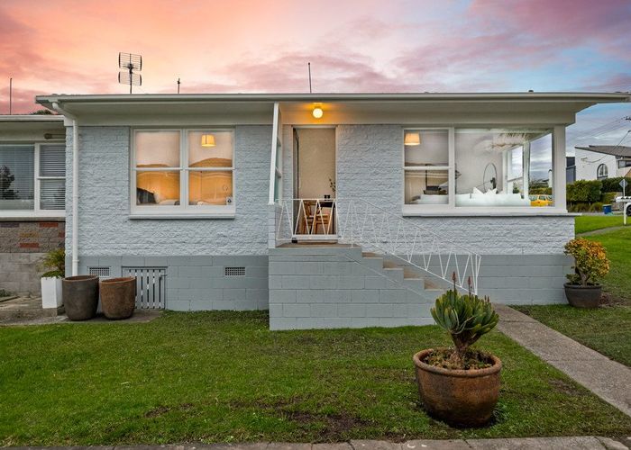  at 1/14 Westwell Road, Belmont, North Shore City, Auckland