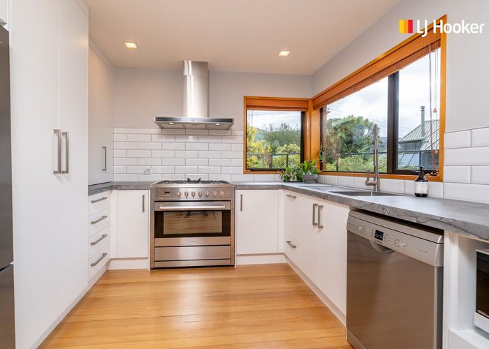  at 5 Garden Place, Glenleith, Dunedin