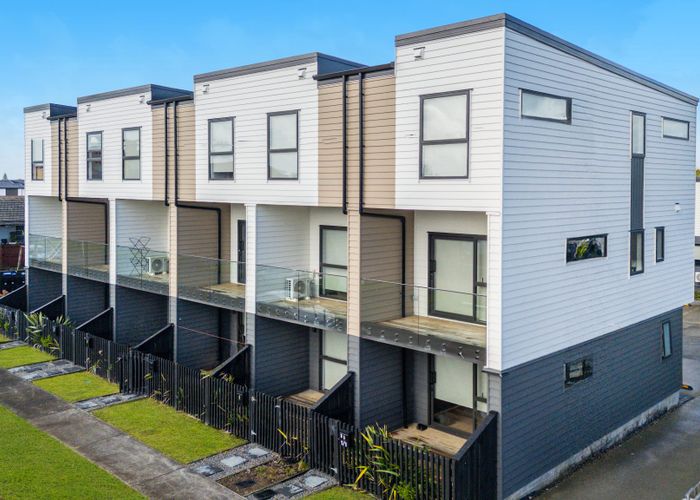  at 2/1 Cape Road, Mangere, Manukau City, Auckland