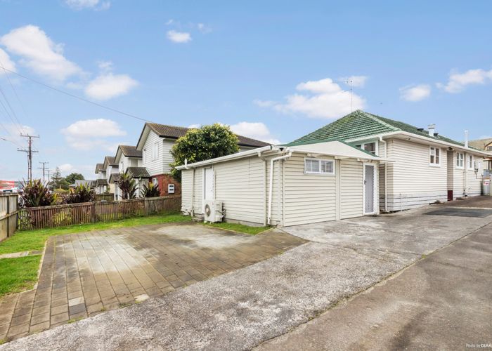  at 29 Carr Road, Three Kings, Auckland
