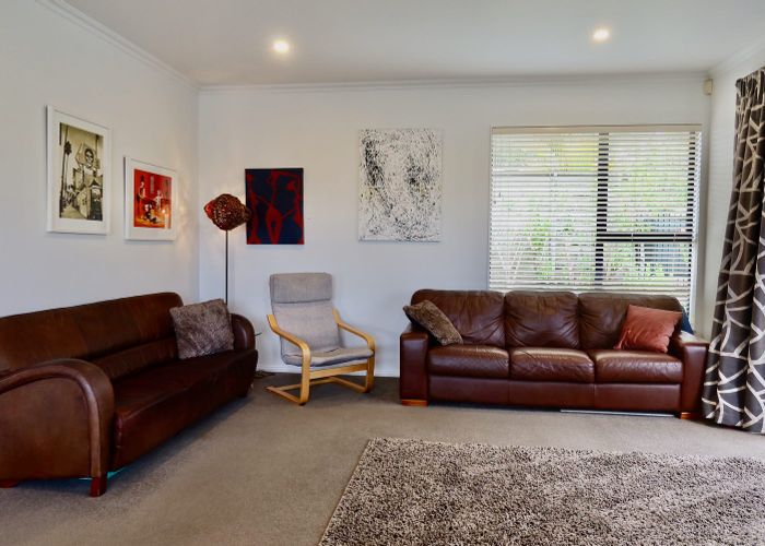  at 7 Frenz Drive, Titirangi, Auckland