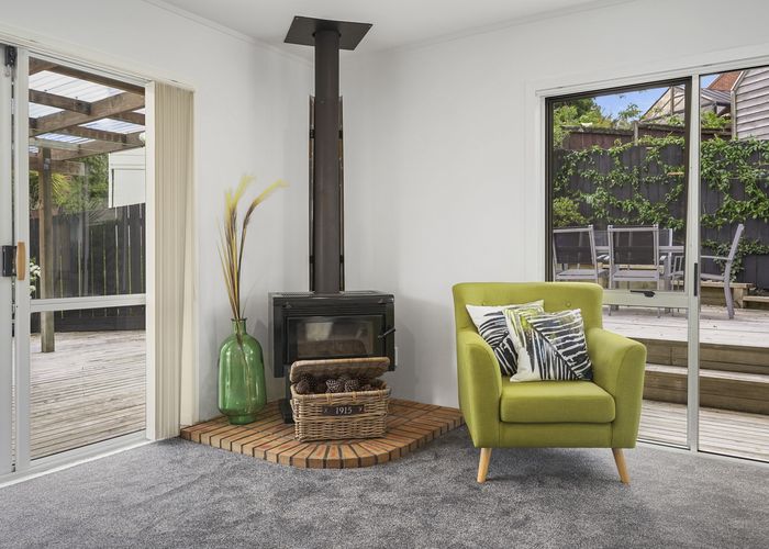  at 18 Cottam Grove, Northcross, Auckland