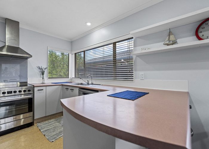  at 8 Donegal Place, Katikati