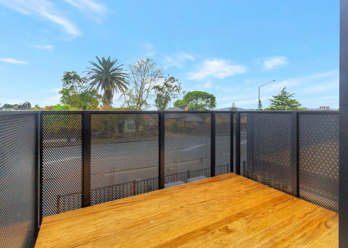  at 6/1 Fruitvale Road, New Lynn, Auckland