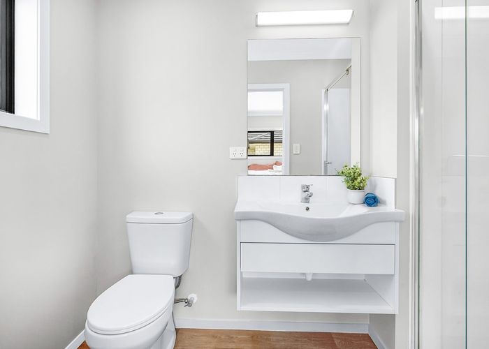  at 2/5 Mahana Road, St Andrews, Hamilton