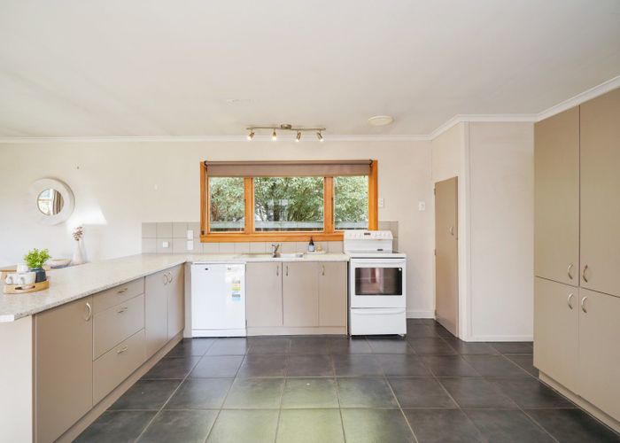  at 8 Mahuri Road, Otatara