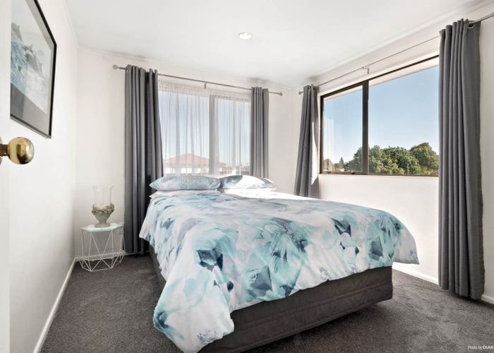  at 4 Buckingham Crescent, Manukau, Manukau City, Auckland