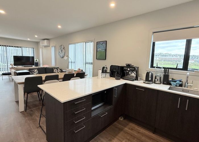  at 106 Te Oneroa Way, Long Bay, North Shore City, Auckland