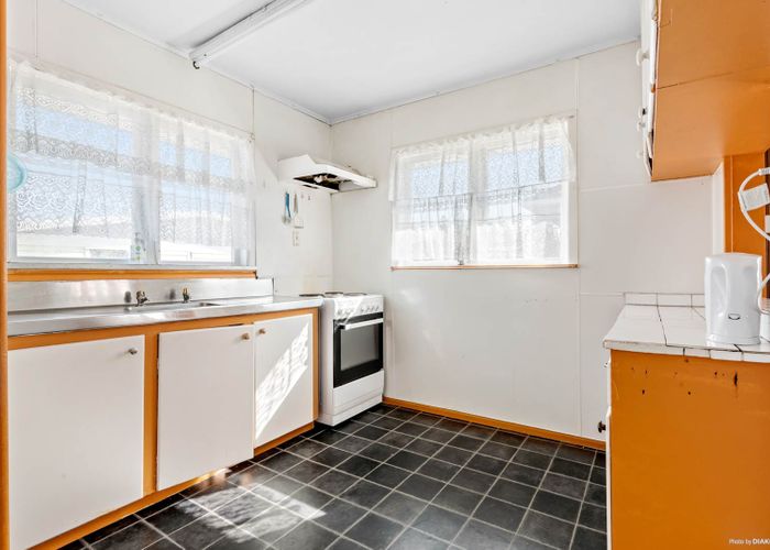 at 33 Haddon Street, Mangere East, Auckland