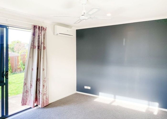  at 1 Summerland Drive, Henderson, Waitakere City, Auckland