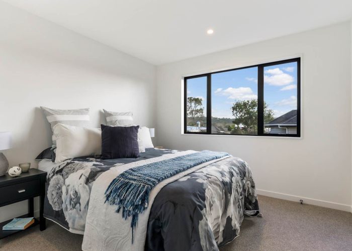  at 329 E Rangatira Road, Beach Haven, North Shore City, Auckland