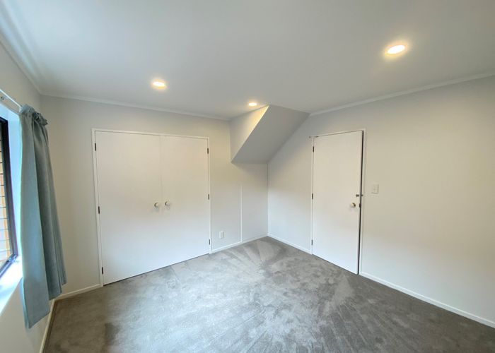  at 2/74 Bradbury Road, Botany Downs, Manukau