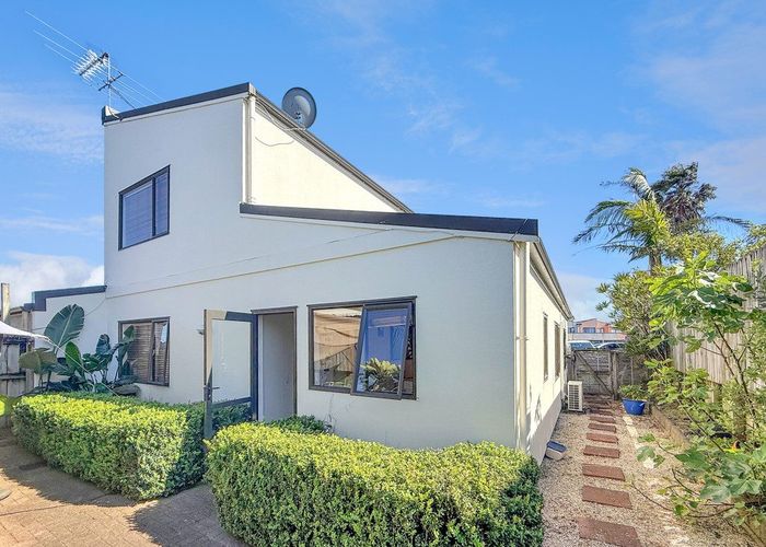  at 22 Spalding Rise, Golflands, Manukau City, Auckland