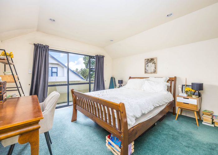  at 2/34 Owairaka Avenue, Owairaka, Auckland