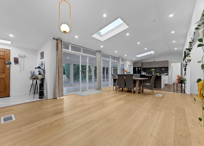  at 10 South Lynn Road, Titirangi, Auckland
