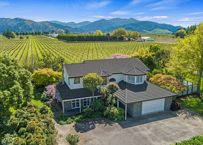  at 8 Ashford Grove, Rapaura