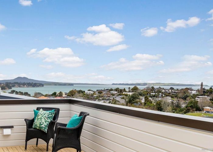  at 10 Copperfield Terrace, Mellons Bay, Auckland