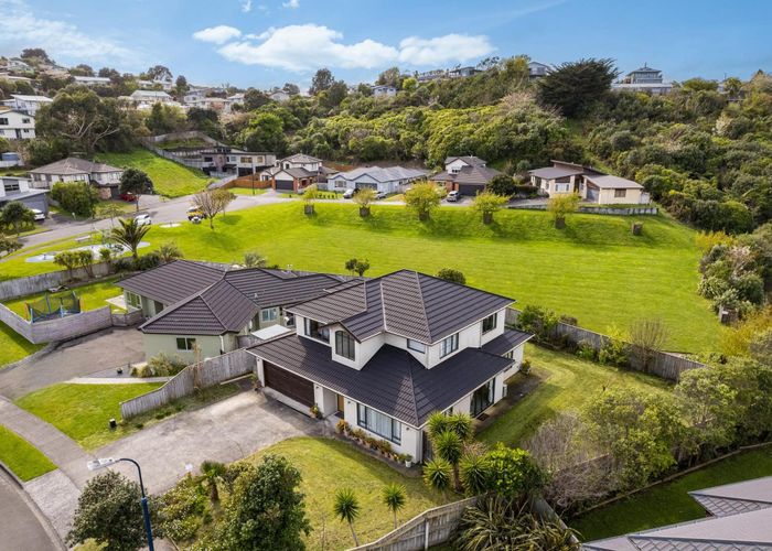  at 10 Fiordland Place, Aotea, Porirua, Wellington