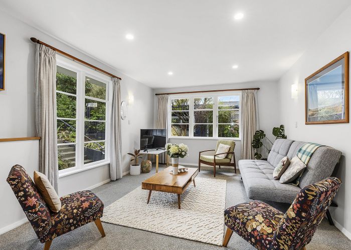  at 39 Lyndfield Lane, Newlands, Wellington