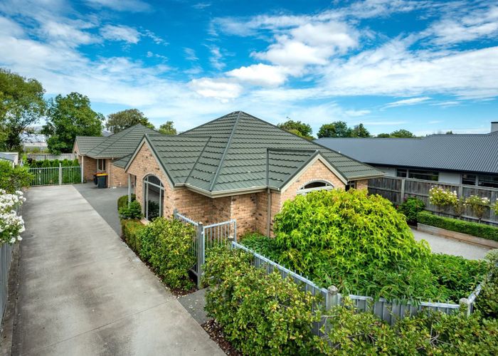  at 2/252 Mairehau Road, Burwood, Christchurch