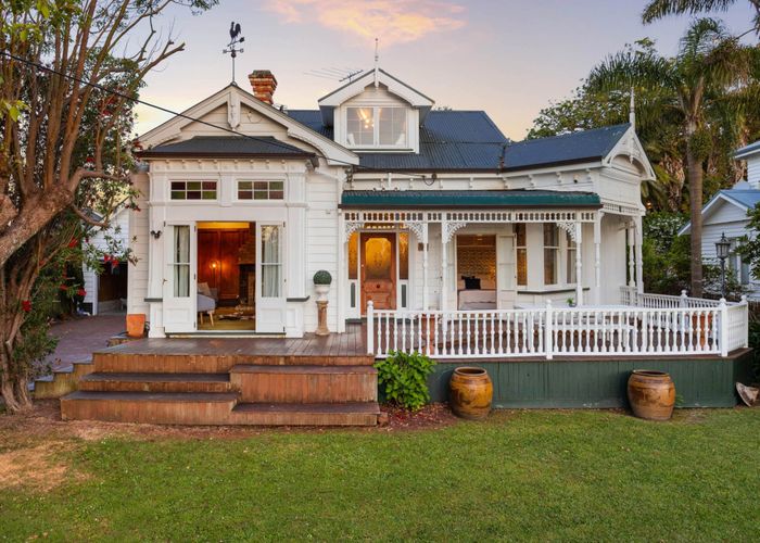  at 5 Queen Street, Northcote Point, North Shore City, Auckland