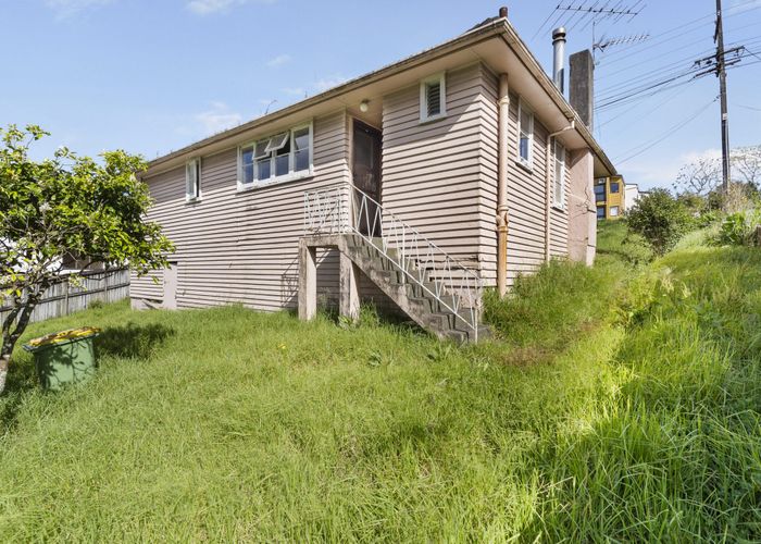 For sale 381 Wairau Road, Glenfield, North Shore City, Auckland