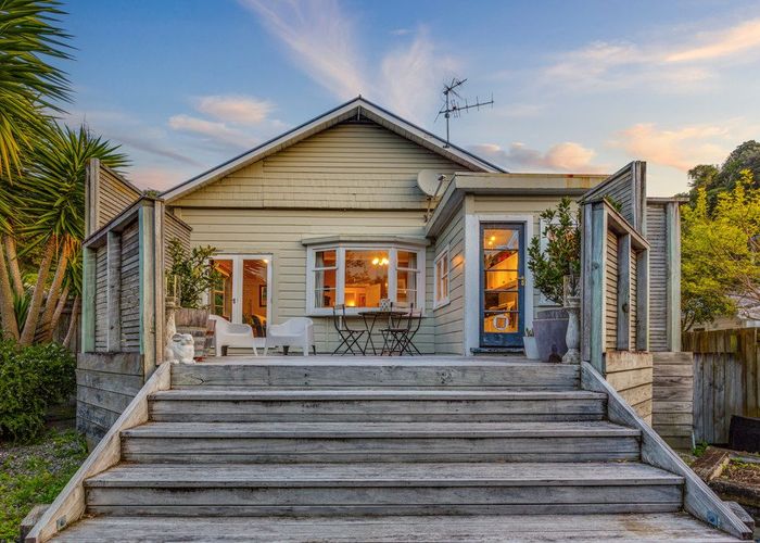  at 21 Paremata Crescent, Paremata, Porirua