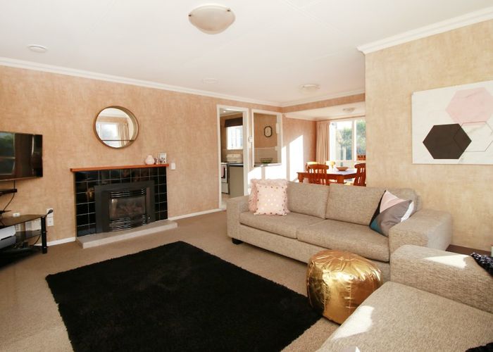 Free property data for 11 Battersea Place, Roslyn, Palmerston North