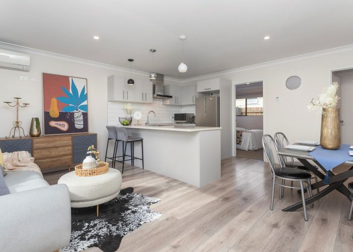  at 2/70 Taikata Road, Te Atatū Peninsula, Auckland