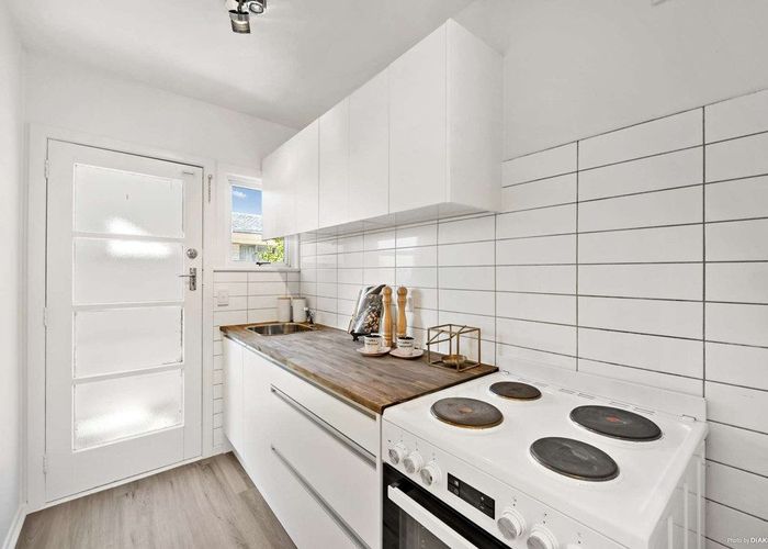  at 1/132 Te Atatu Road, Te Atatu South, Waitakere City, Auckland