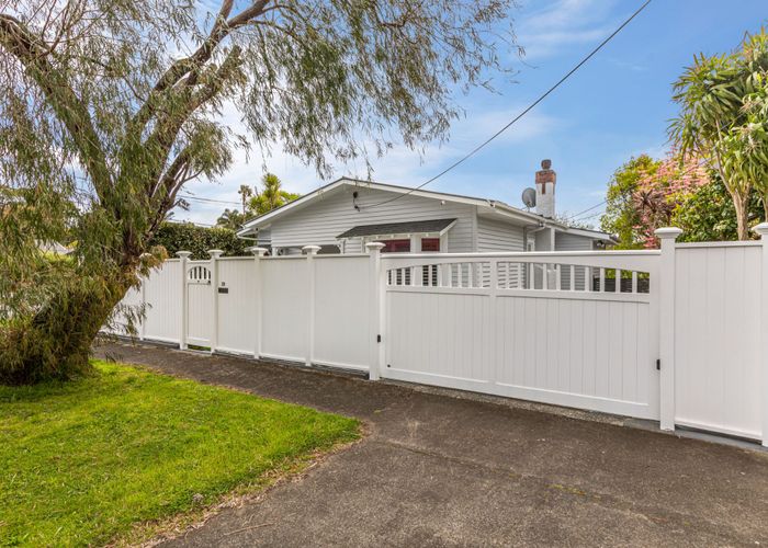  at 19 Western Springs Road, Morningside, Auckland