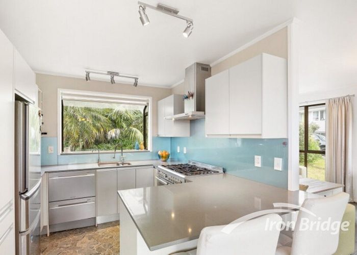  at 2/15 Ridgewood Crescent, Birkenhead, Auckland