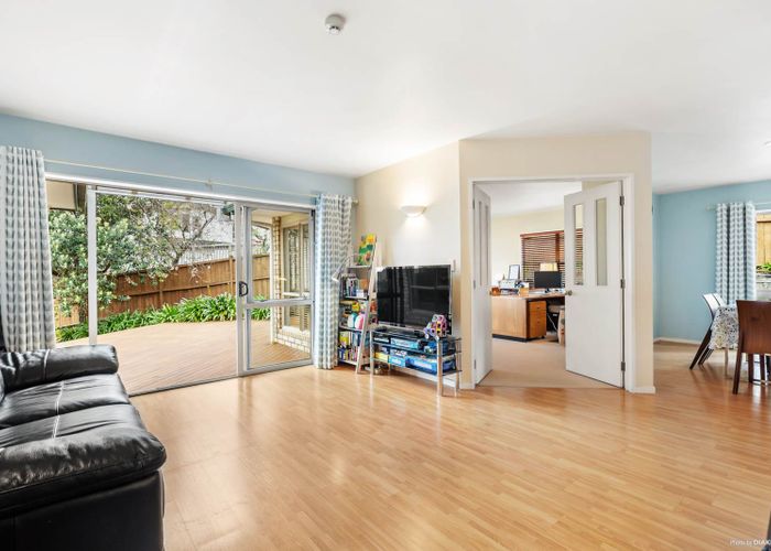  at 8 Maidstone Place, Oteha, Auckland