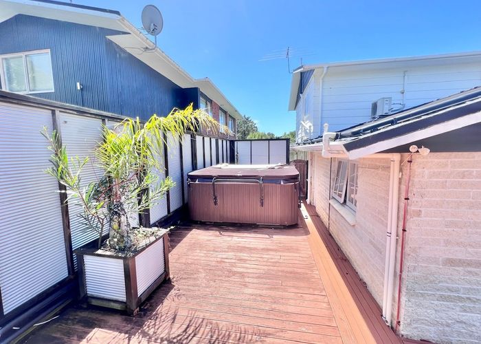  at 2 King Richard Place, Browns Bay, Auckland