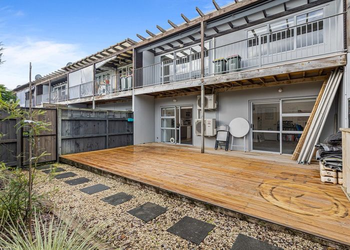  at 2/15 Lovell Court, Albany, North Shore City, Auckland
