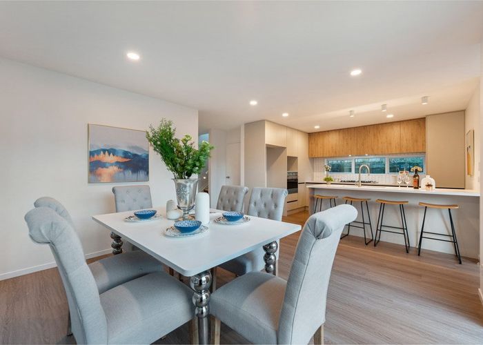  at 2/6 Kaimai Avenue, Massey, Waitakere City, Auckland