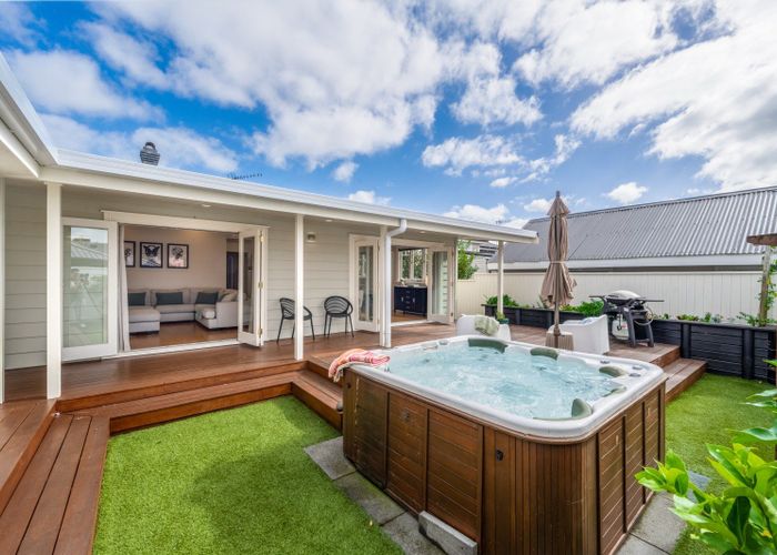  at 7 Sunnyvale Road, Greenlane, Auckland City, Auckland