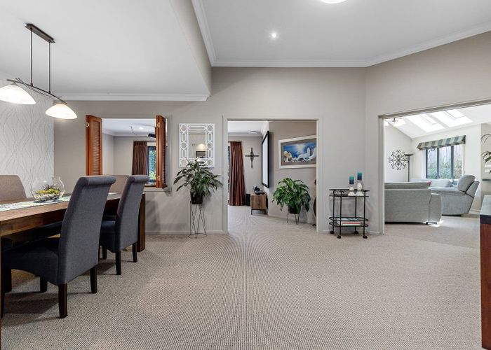  at 9 Parkwood Place, Huntington, Hamilton