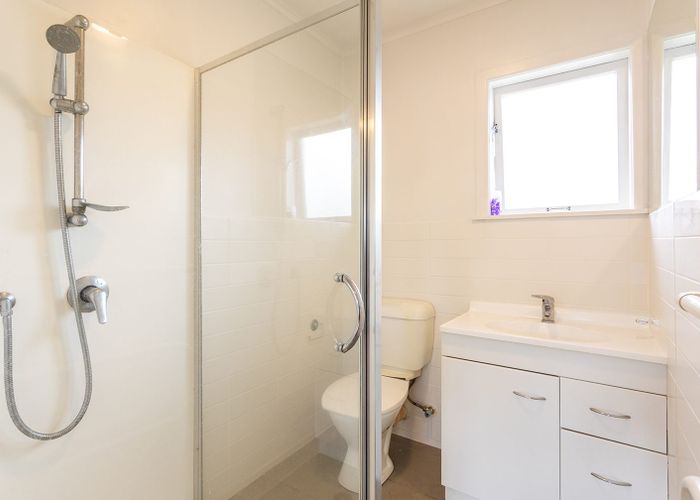  at 2/252A Blockhouse Bay Rd, Blockhouse Bay, Auckland City, Auckland